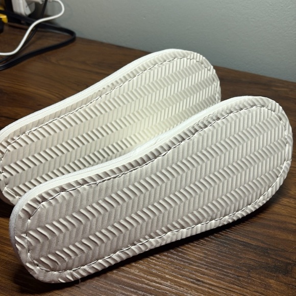 Cozy White Furry Slippers - Picture 3 of 4